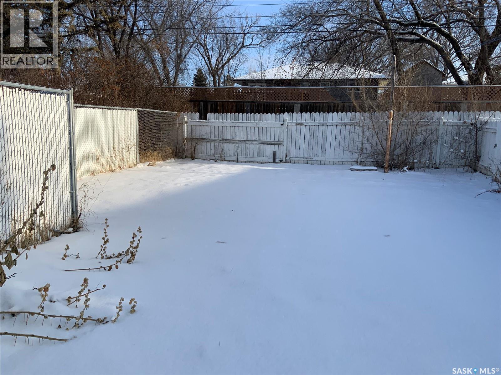 1320 J Avenue N, Saskatoon, SK - Outdoor