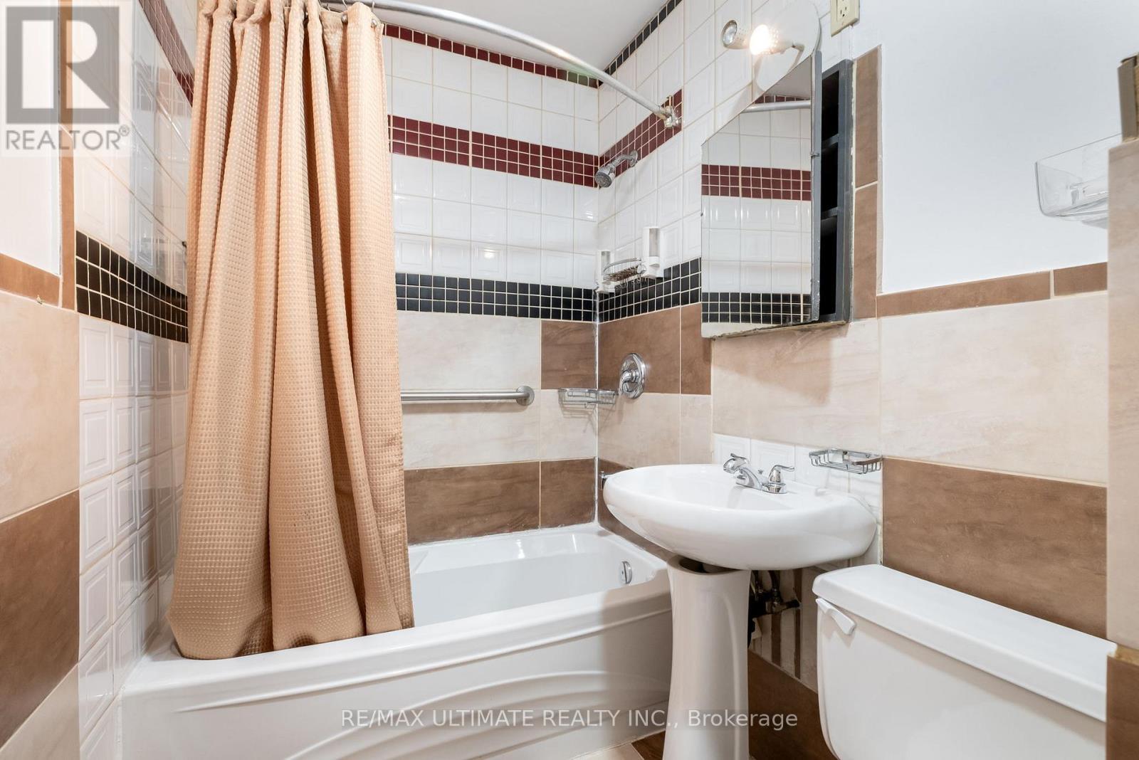 BATHROOM - 2 Egan Avenue, Toronto, ON - Indoor Photo Showing Bathroom