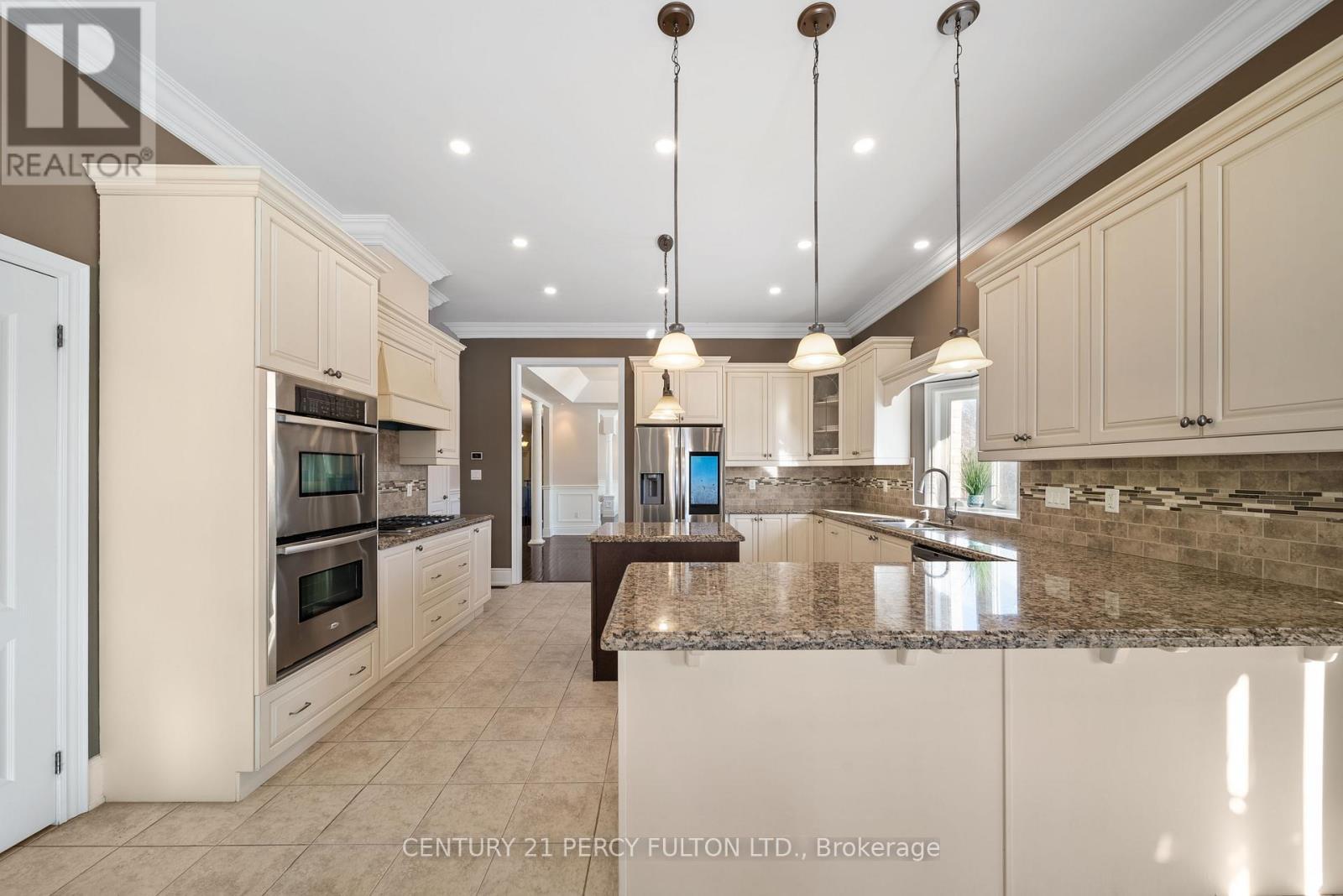 5121 Tom Thomson Court, Pickering, ON - Indoor Photo Showing Kitchen With Upgraded Kitchen