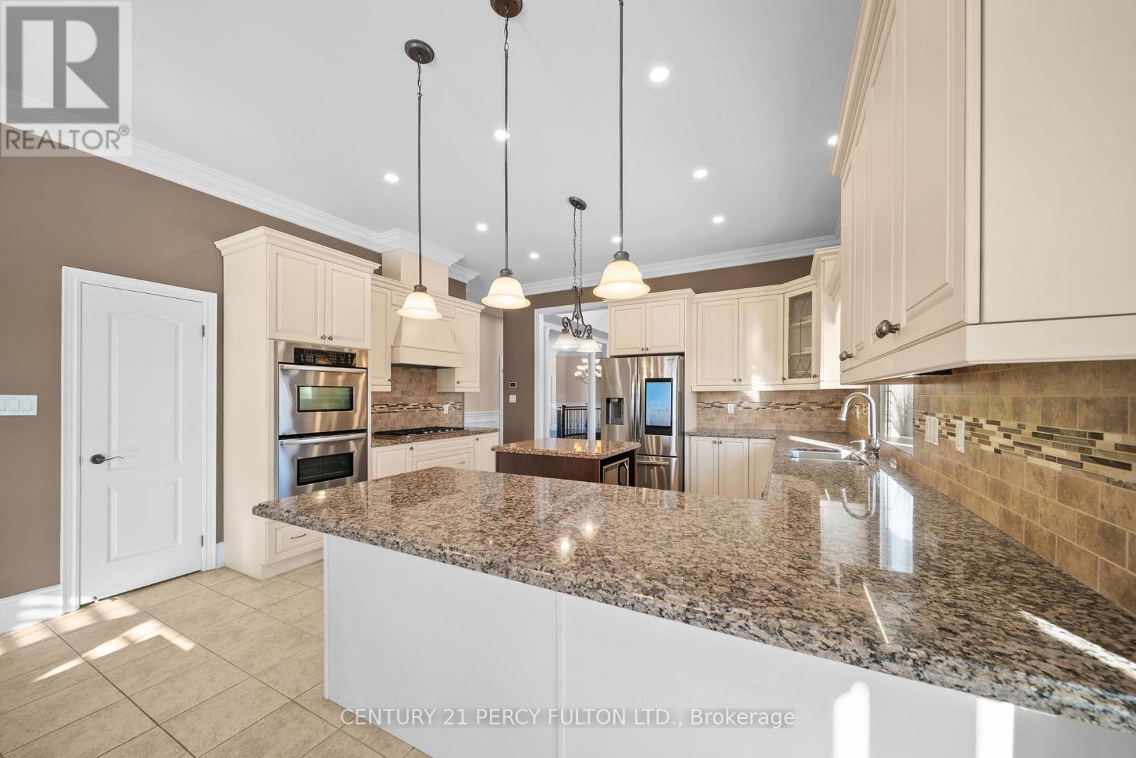 5121 Tom Thomson Court, Pickering, ON - Indoor Photo Showing Kitchen With Upgraded Kitchen
