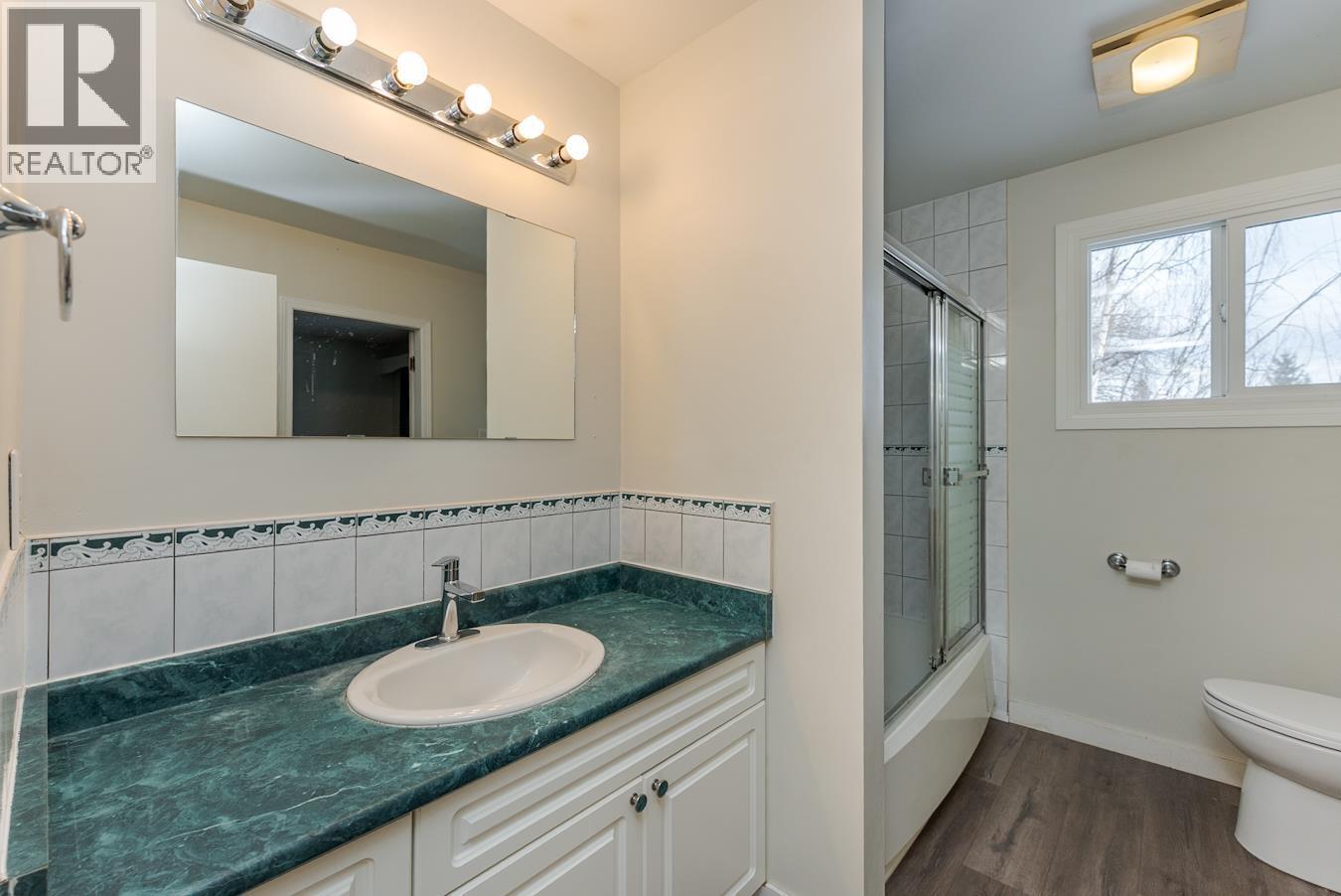 2425 Ewert Crescent, Prince George, BC - Indoor Photo Showing Bathroom
