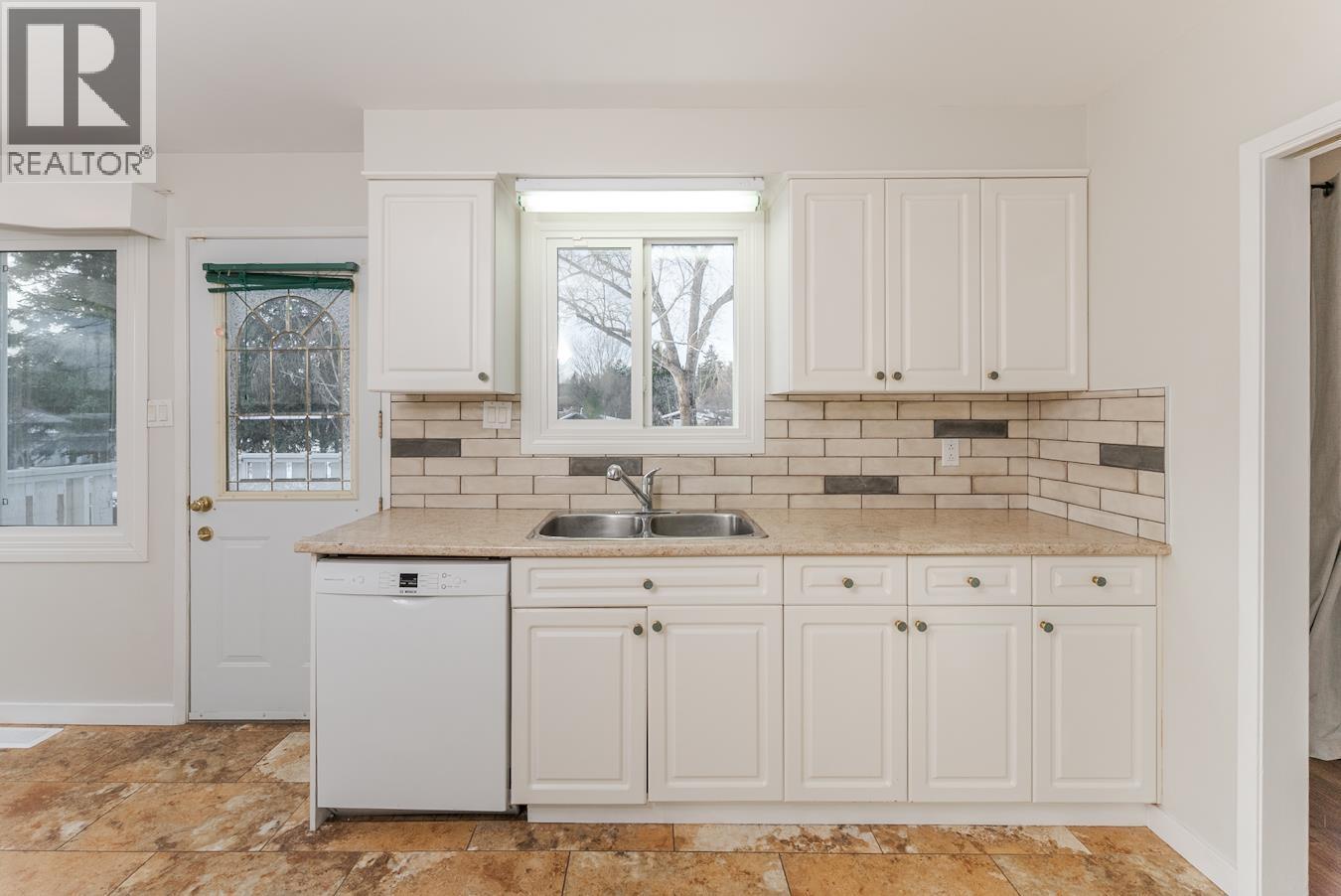 2425 Ewert Crescent, Prince George, BC - Indoor Photo Showing Kitchen With Double Sink