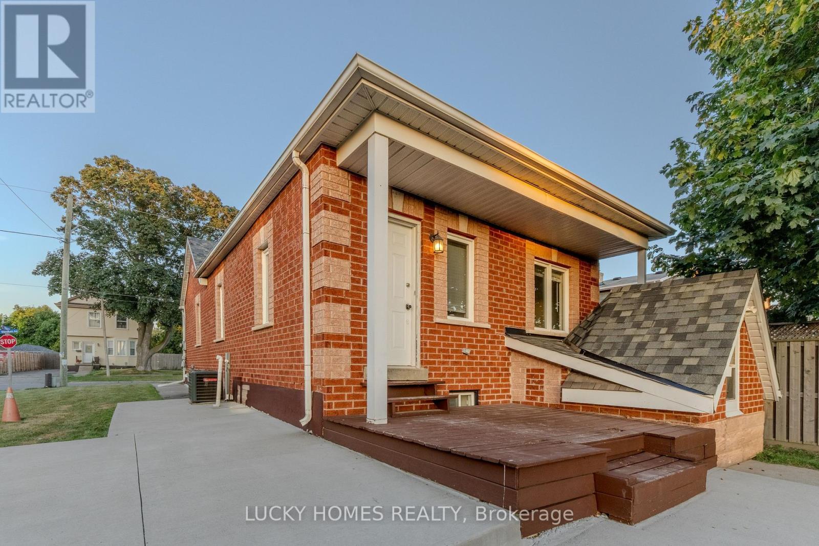 Main Floor - 270 Verdun Road W, Oshawa, ON - Outdoor