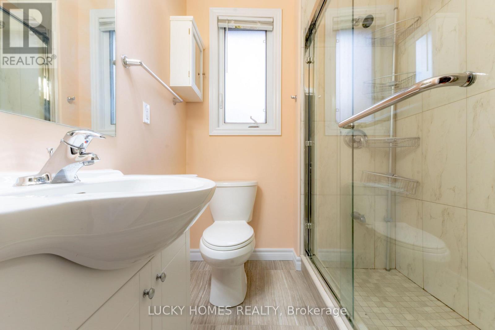 Main Floor - 270 Verdun Road W, Oshawa, ON - Indoor Photo Showing Bathroom