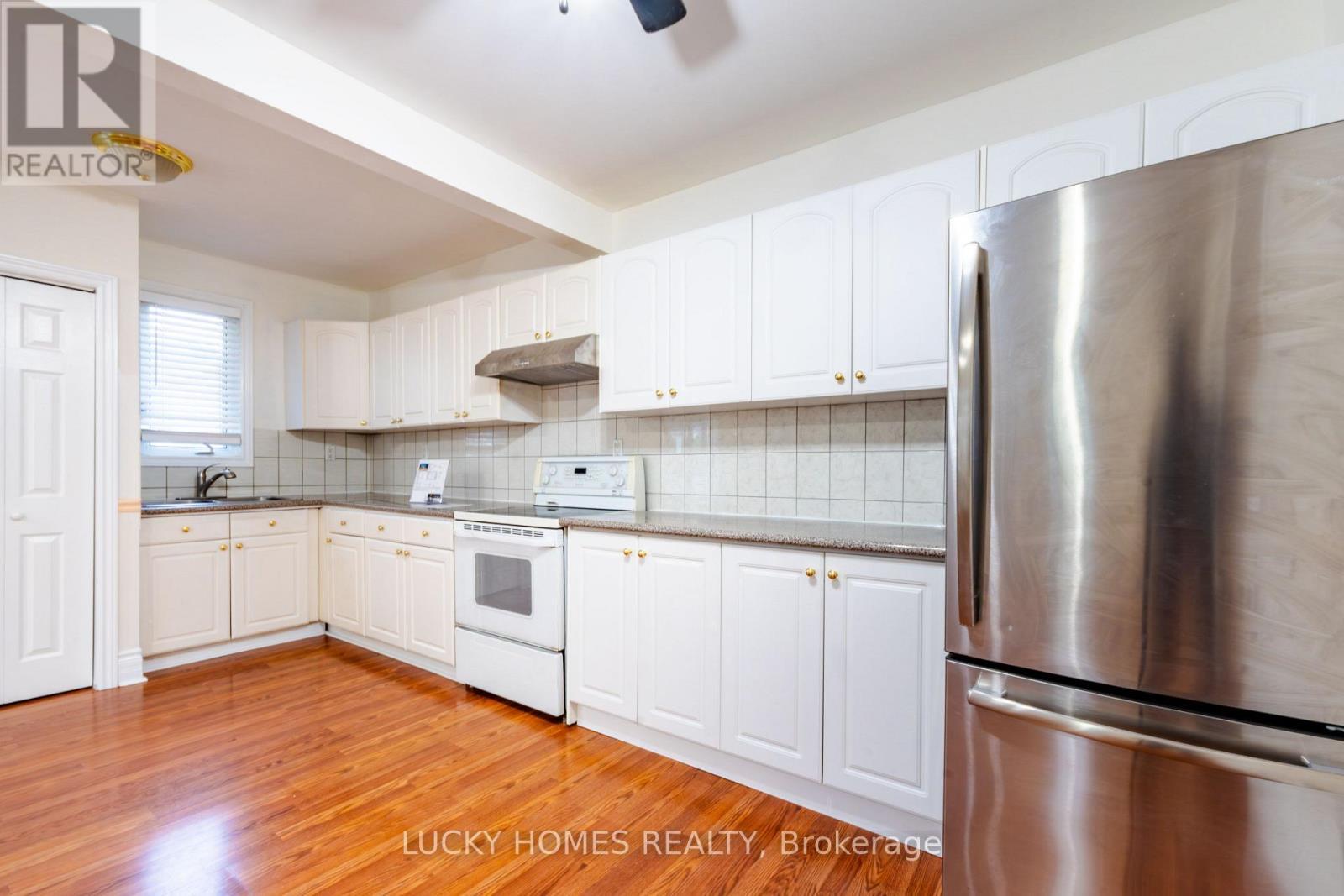 Main Floor - 270 Verdun Road W, Oshawa, ON - Indoor Photo Showing Kitchen
