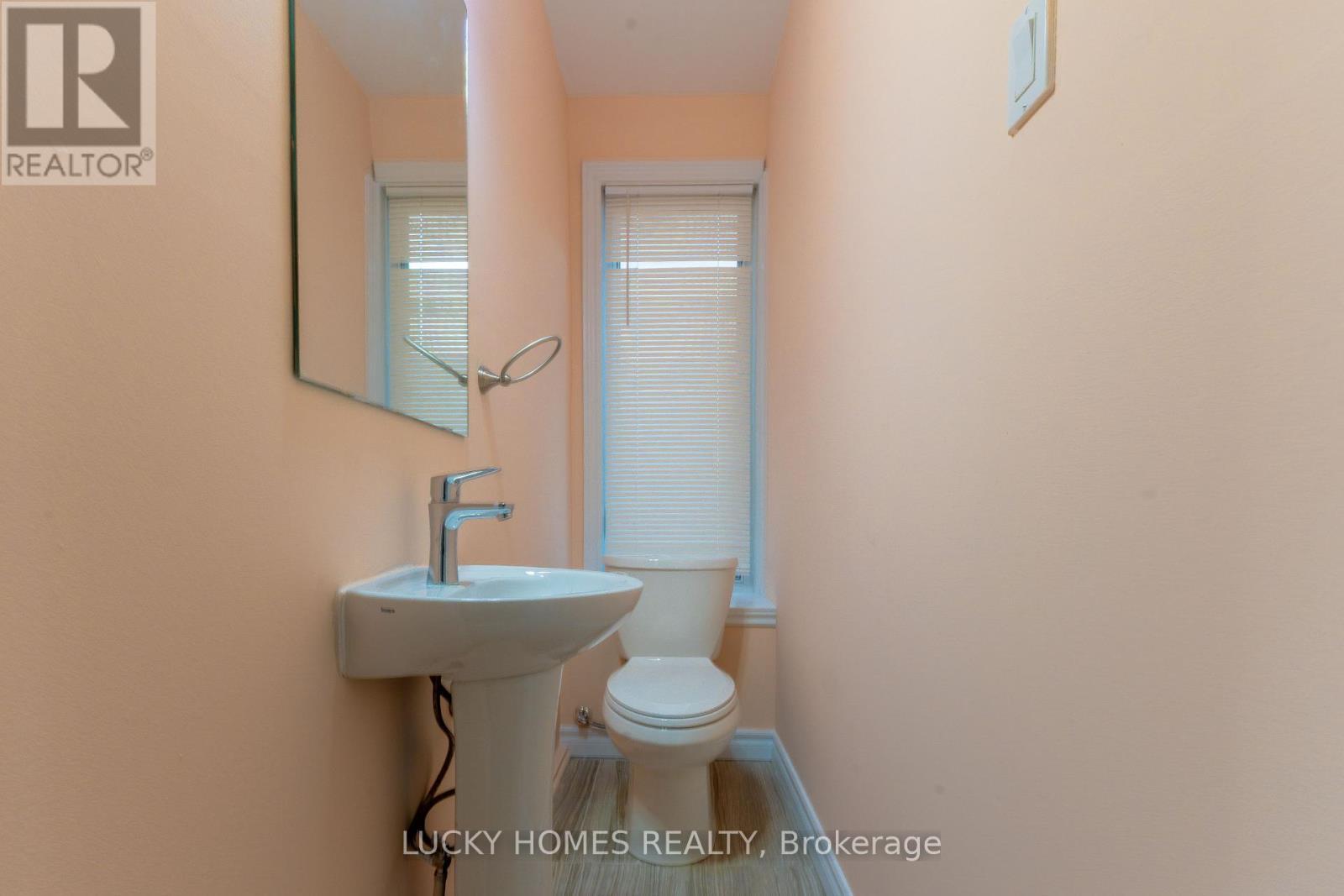 Main Floor - 270 Verdun Road W, Oshawa, ON - Indoor Photo Showing Bathroom