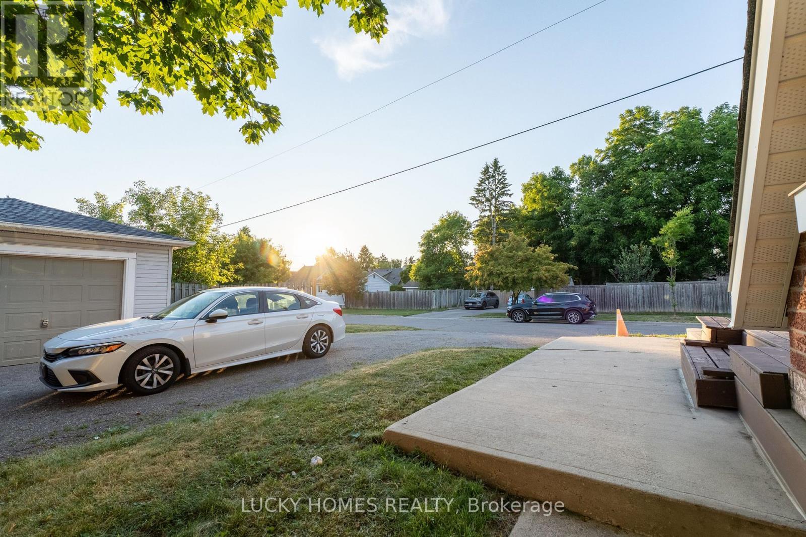 Main Floor - 270 Verdun Road W, Oshawa, ON - Outdoor