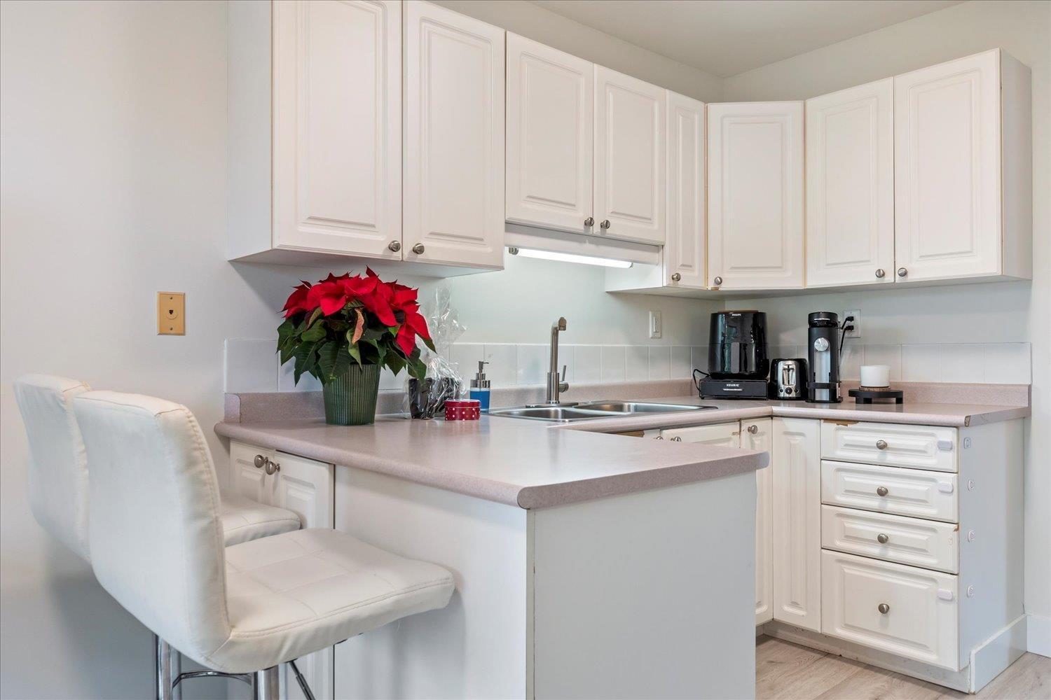 53 34332 Maclure Road, Abbotsford, BC - Indoor Photo Showing Kitchen With Double Sink