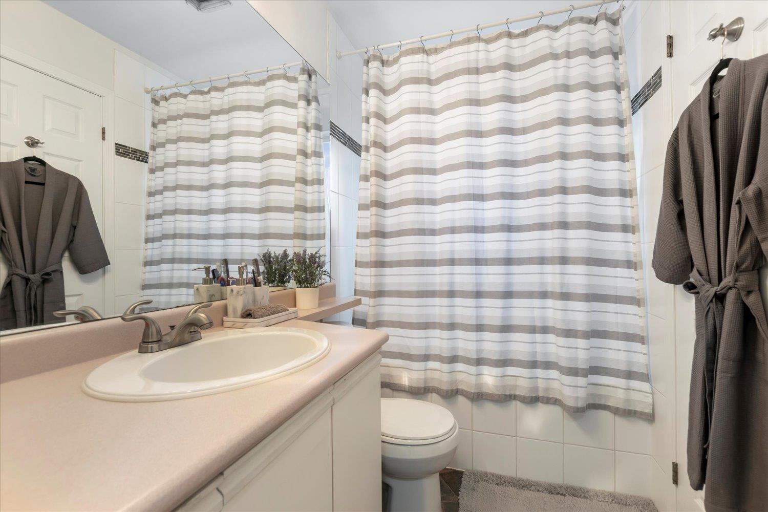 53 34332 Maclure Road, Abbotsford, BC - Indoor Photo Showing Bathroom