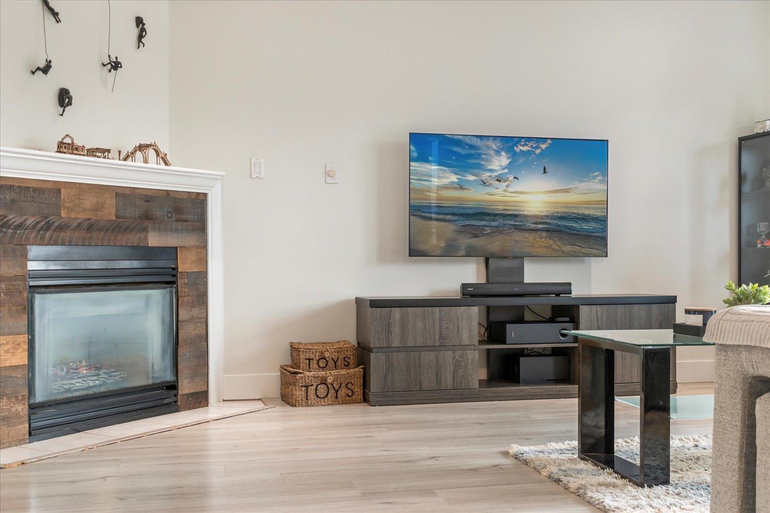 53 34332 Maclure Road, Abbotsford, BC - Indoor With Fireplace