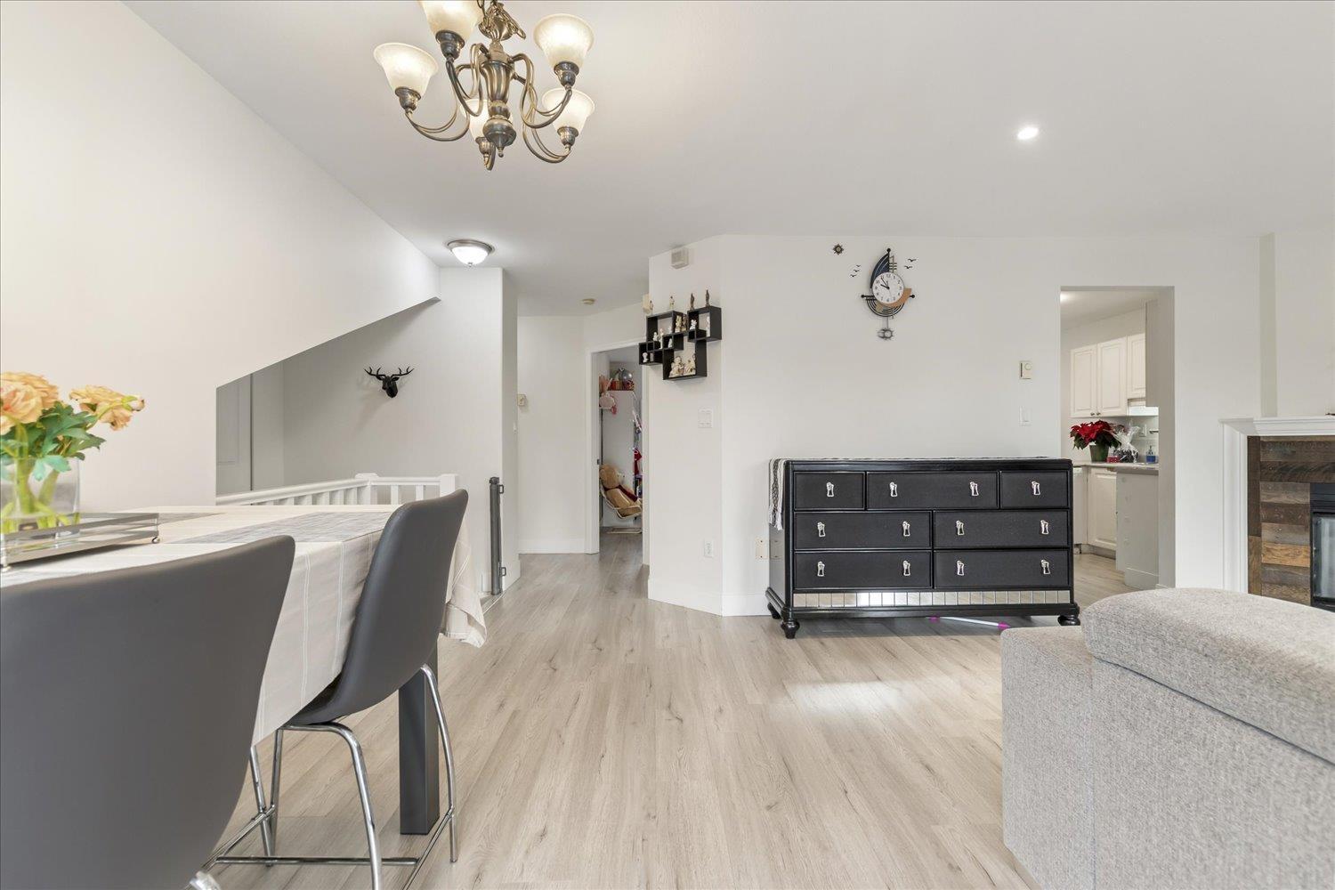 53 34332 Maclure Road, Abbotsford, BC - Indoor