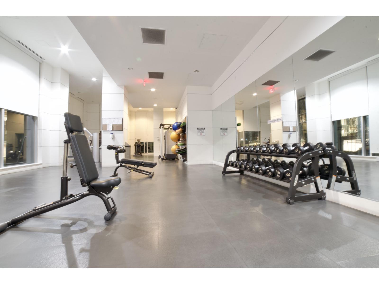 1703 13696 100 Avenue, Surrey, BC - Indoor Photo Showing Gym Room