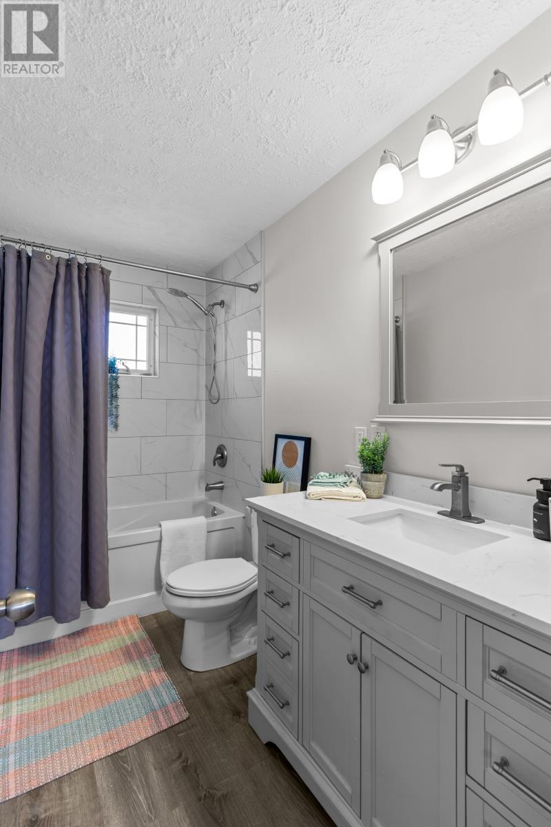 58 Fourth Street, Mount Pearl, NL - Indoor Photo Showing Bathroom