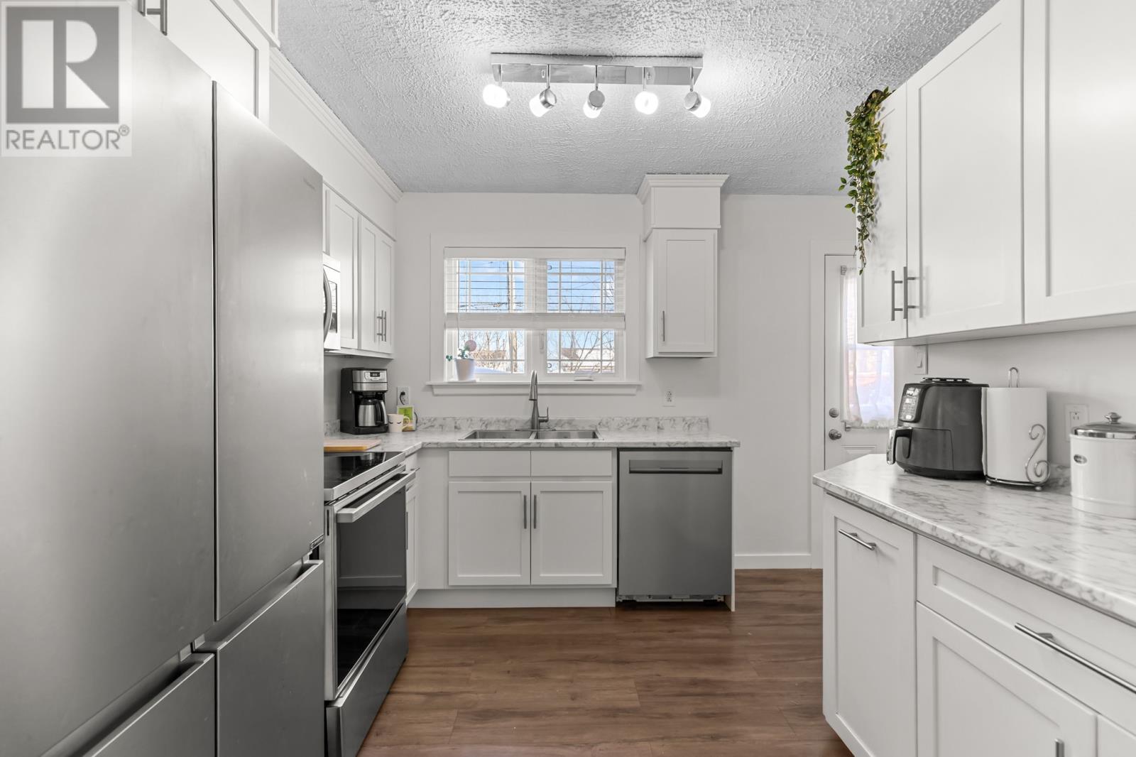 58 Fourth Street, Mount Pearl, NL - Indoor Photo Showing Kitchen