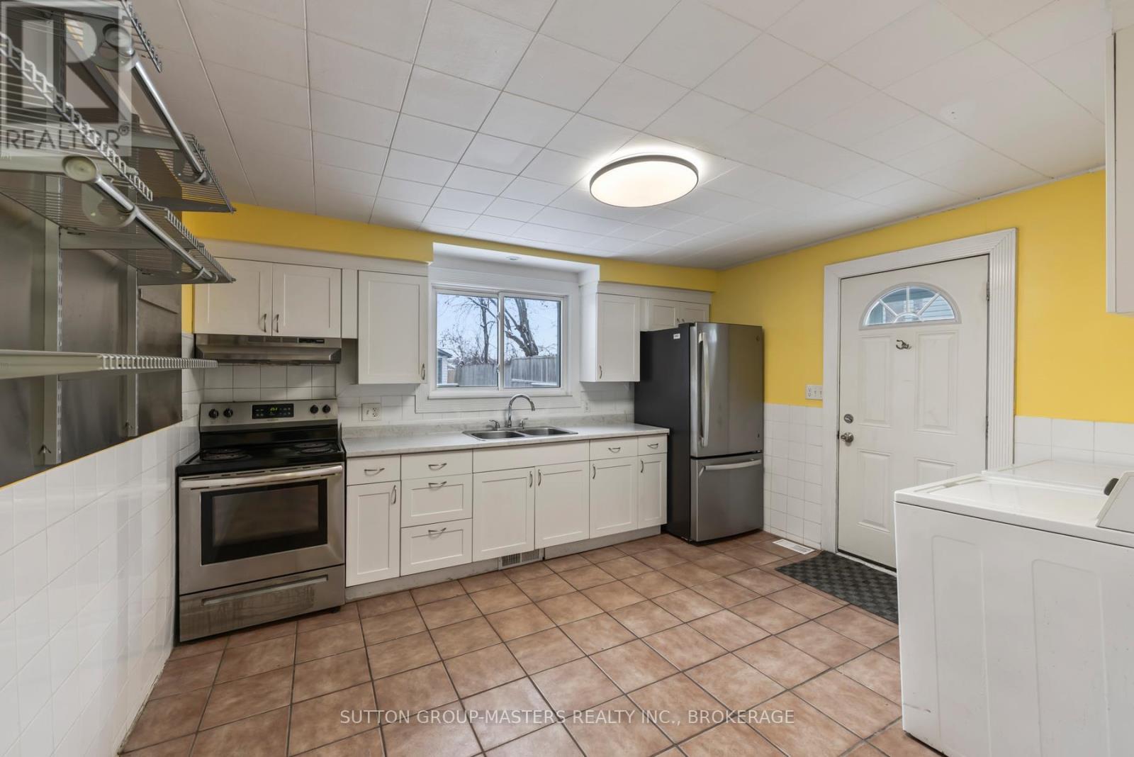 45 Russell Street, Kingston (East Of Sir John A. Blvd), ON - Indoor Photo Showing Kitchen With Double Sink