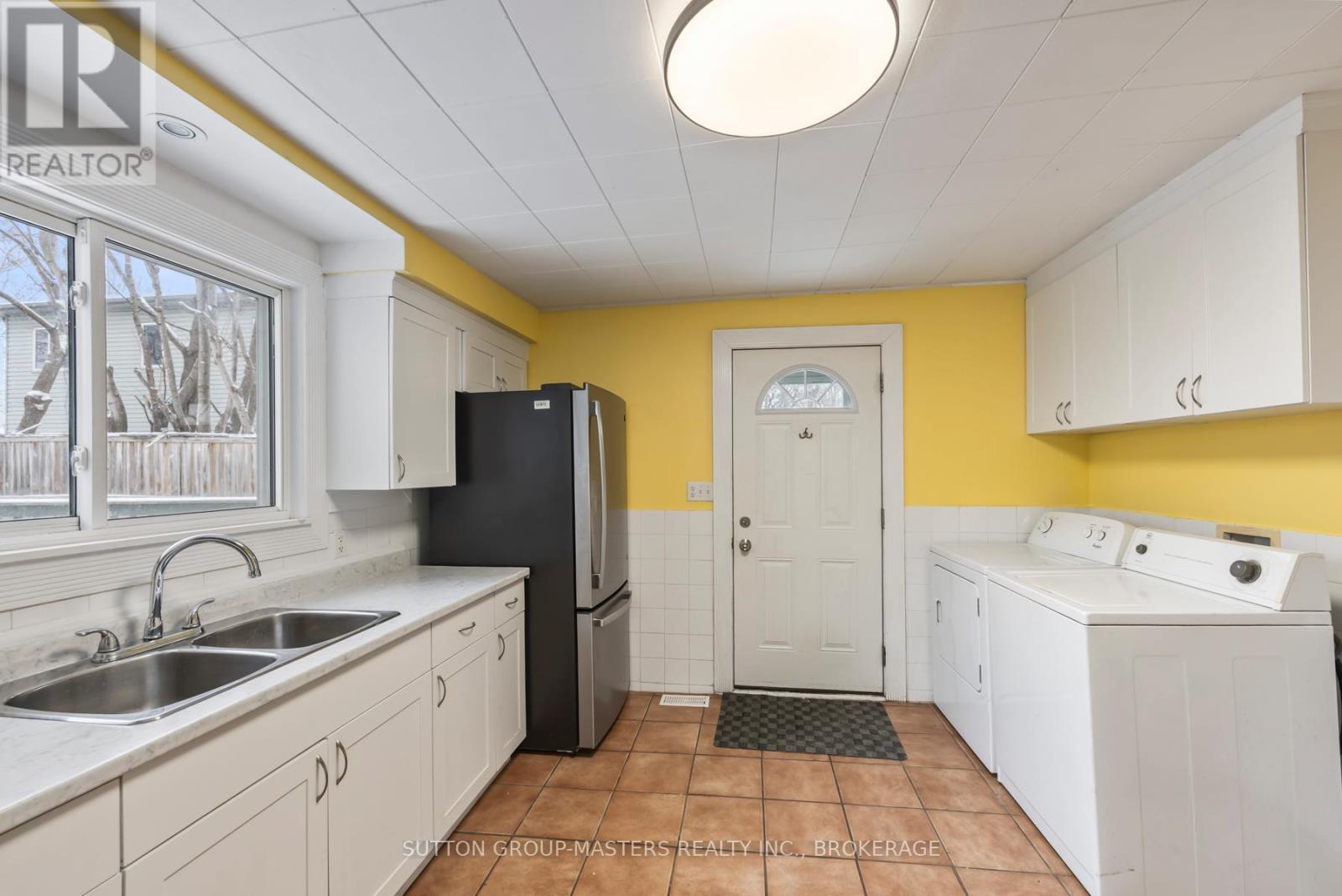 45 Russell Street, Kingston (East Of Sir John A. Blvd), ON - Indoor