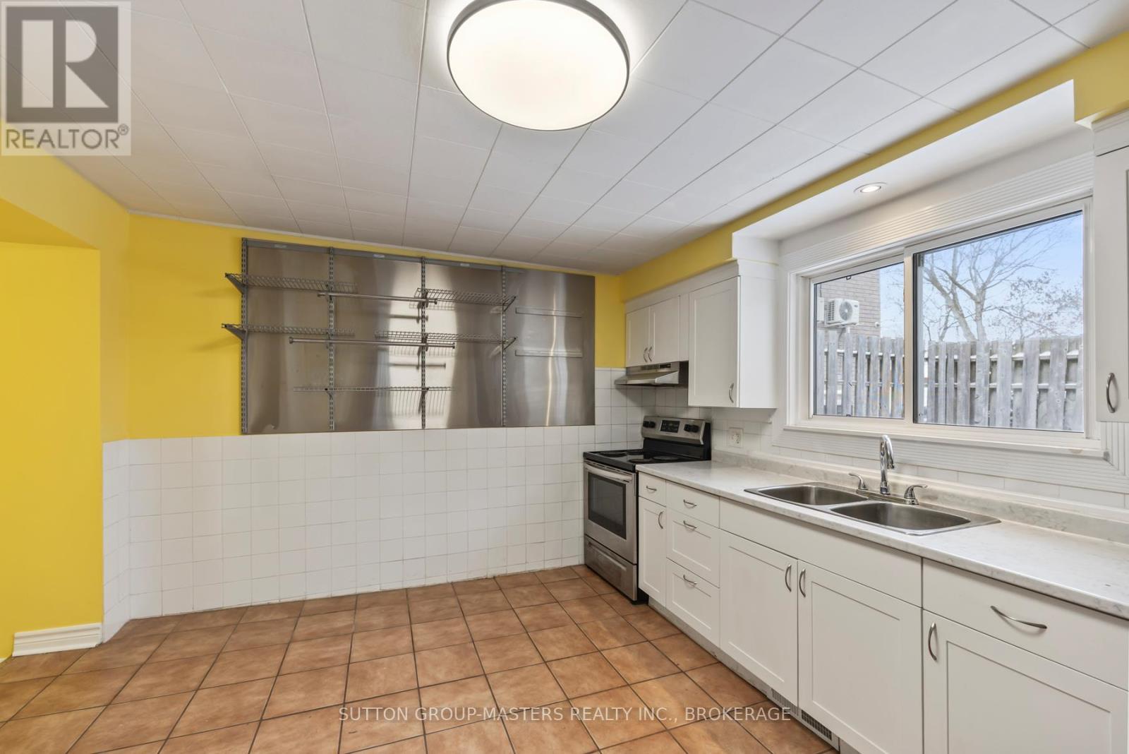 45 Russell Street, Kingston (East Of Sir John A. Blvd), ON - Indoor Photo Showing Kitchen With Double Sink