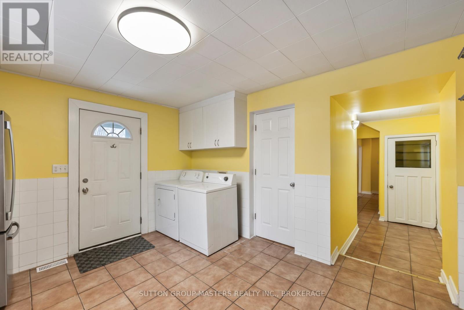 45 Russell Street, Kingston (East Of Sir John A. Blvd), ON - Indoor Photo Showing Laundry Room