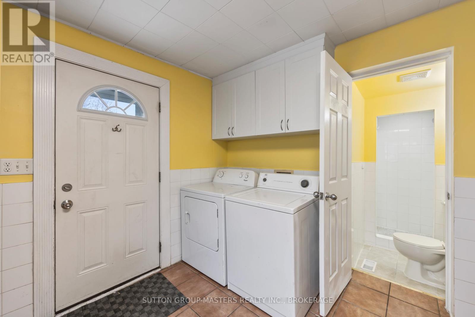 45 Russell Street, Kingston (East Of Sir John A. Blvd), ON - Indoor Photo Showing Laundry Room