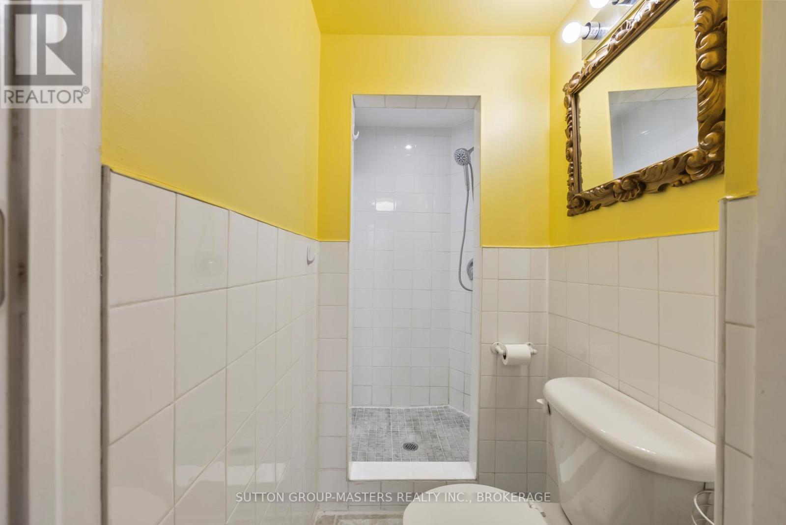 45 Russell Street, Kingston (East Of Sir John A. Blvd), ON - Indoor Photo Showing Bathroom