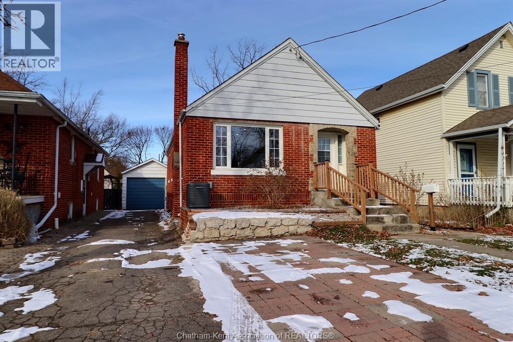 33 Wilson Avenue, Chatham, ON - Outdoor