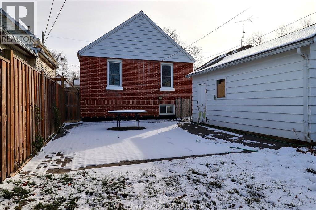 33 Wilson Avenue, Chatham, ON - Outdoor With Exterior