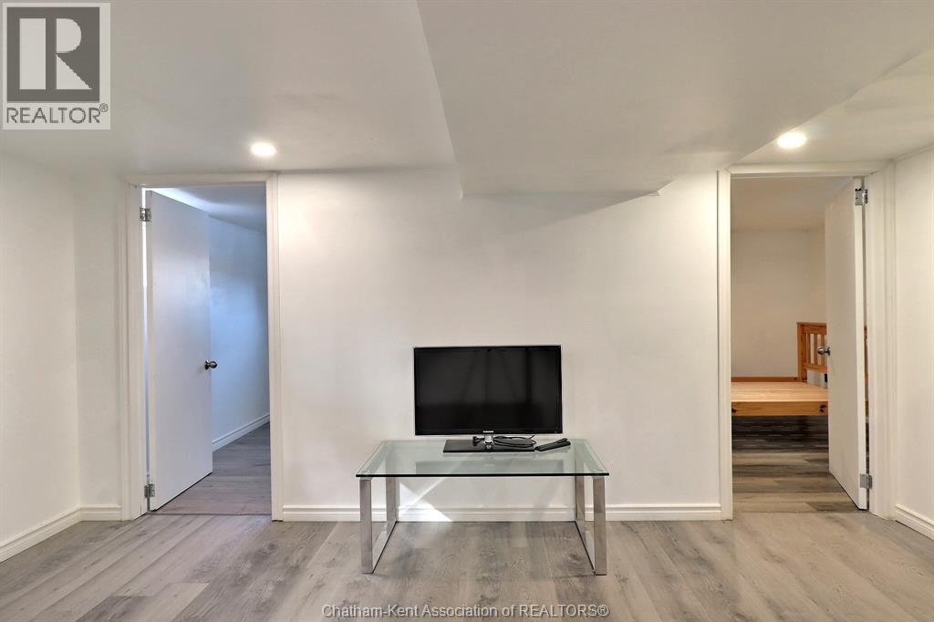 33 Wilson Avenue, Chatham, ON - Indoor