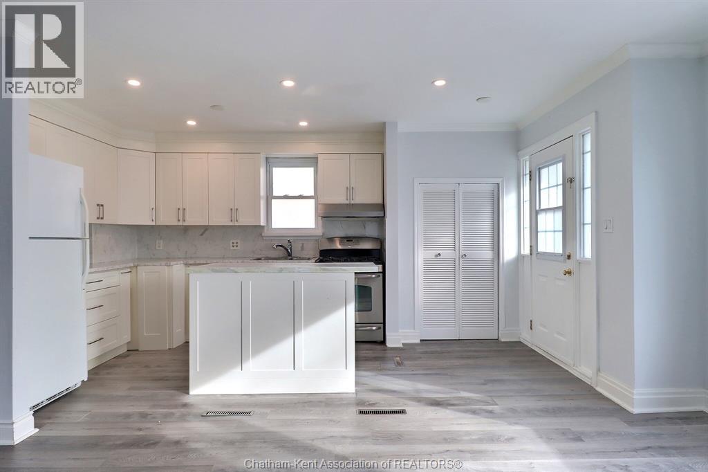 33 Wilson Avenue, Chatham, ON - Indoor Photo Showing Kitchen