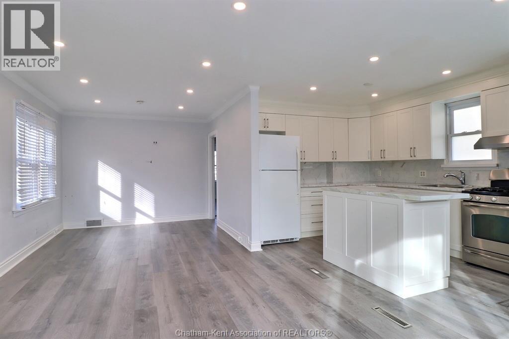 33 Wilson Avenue, Chatham, ON - Indoor Photo Showing Kitchen