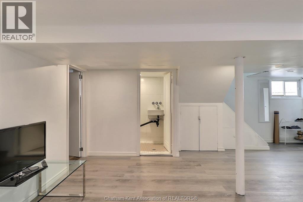 33 Wilson Avenue, Chatham, ON - Indoor