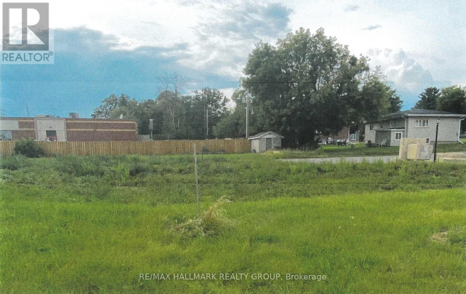 66 Elgin Avenue W, Renfrew, ON