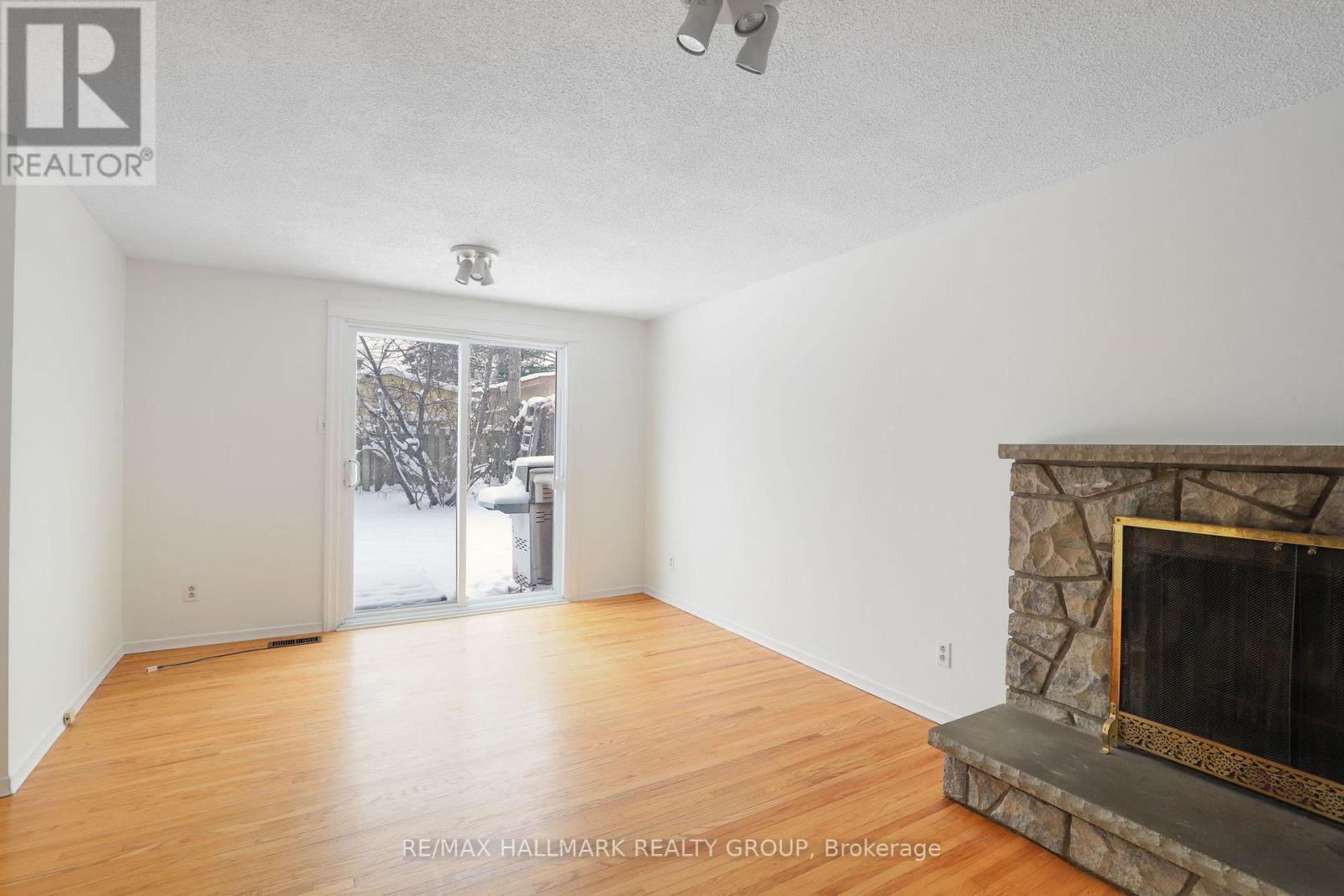 1948 Sharel Drive, Ottawa, ON - Indoor Photo Showing Living Room With Fireplace