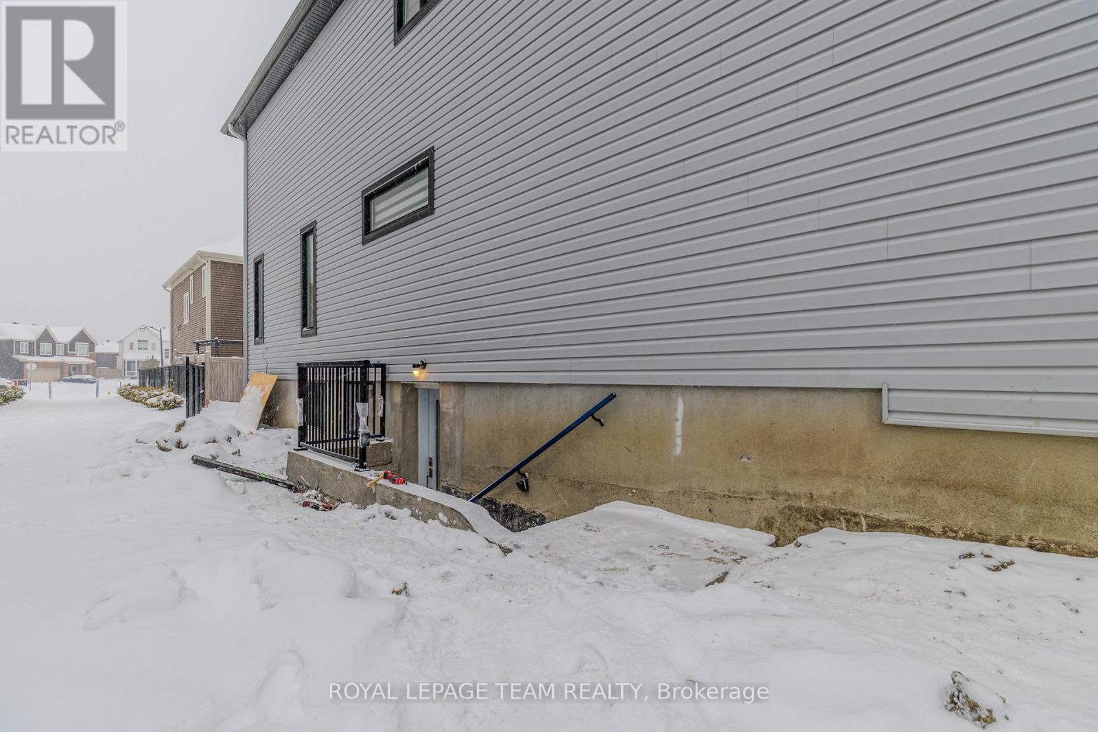 B - 142 Lumen Place, Ottawa, ON