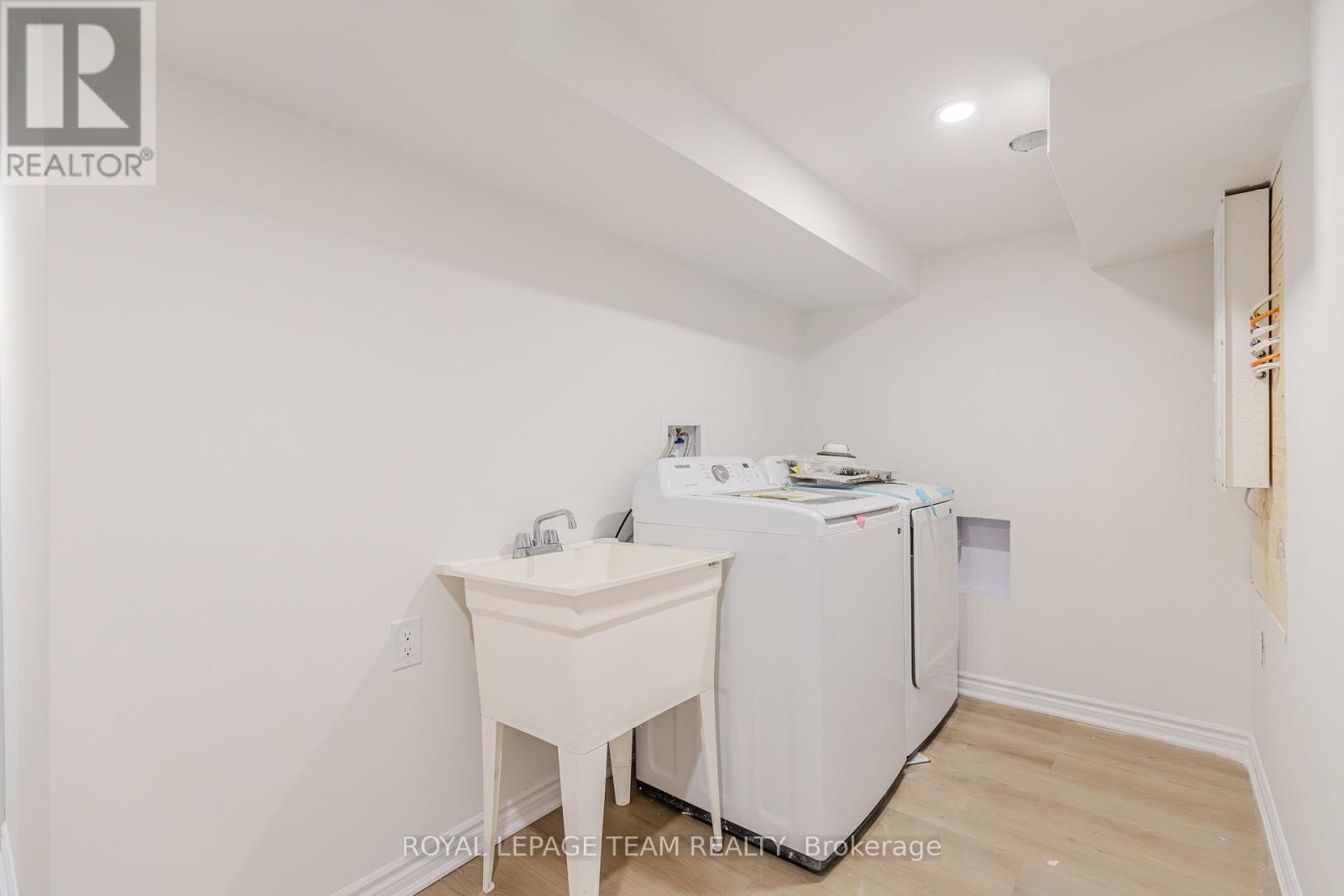 B - 142 Lumen Place, Ottawa, ON