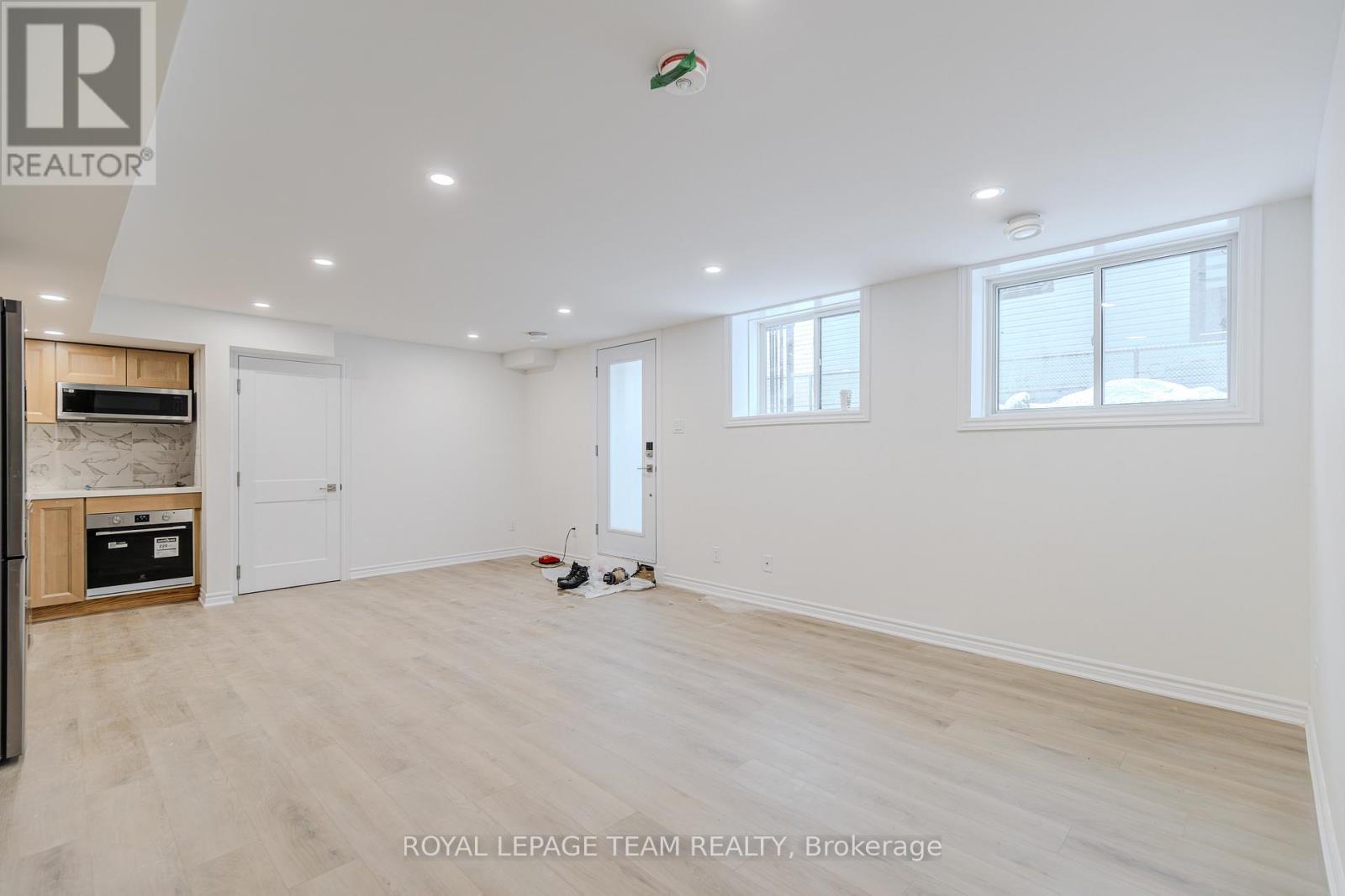 B - 142 Lumen Place, Ottawa, ON