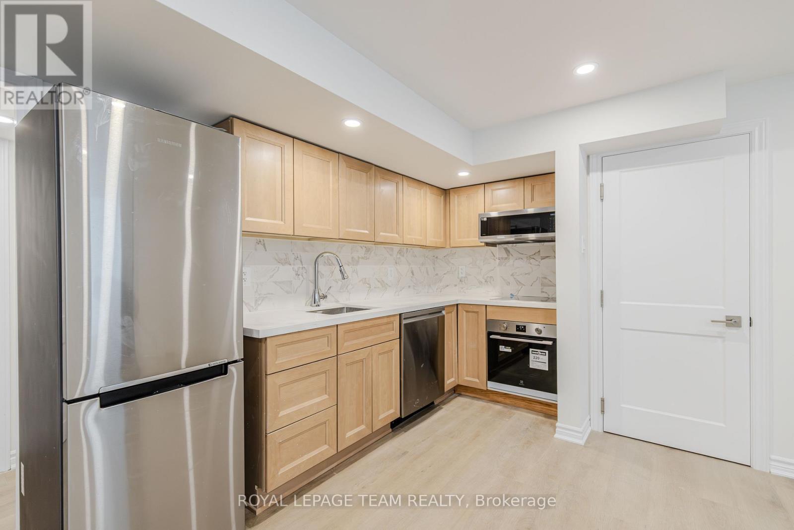 B - 142 Lumen Place, Ottawa, ON