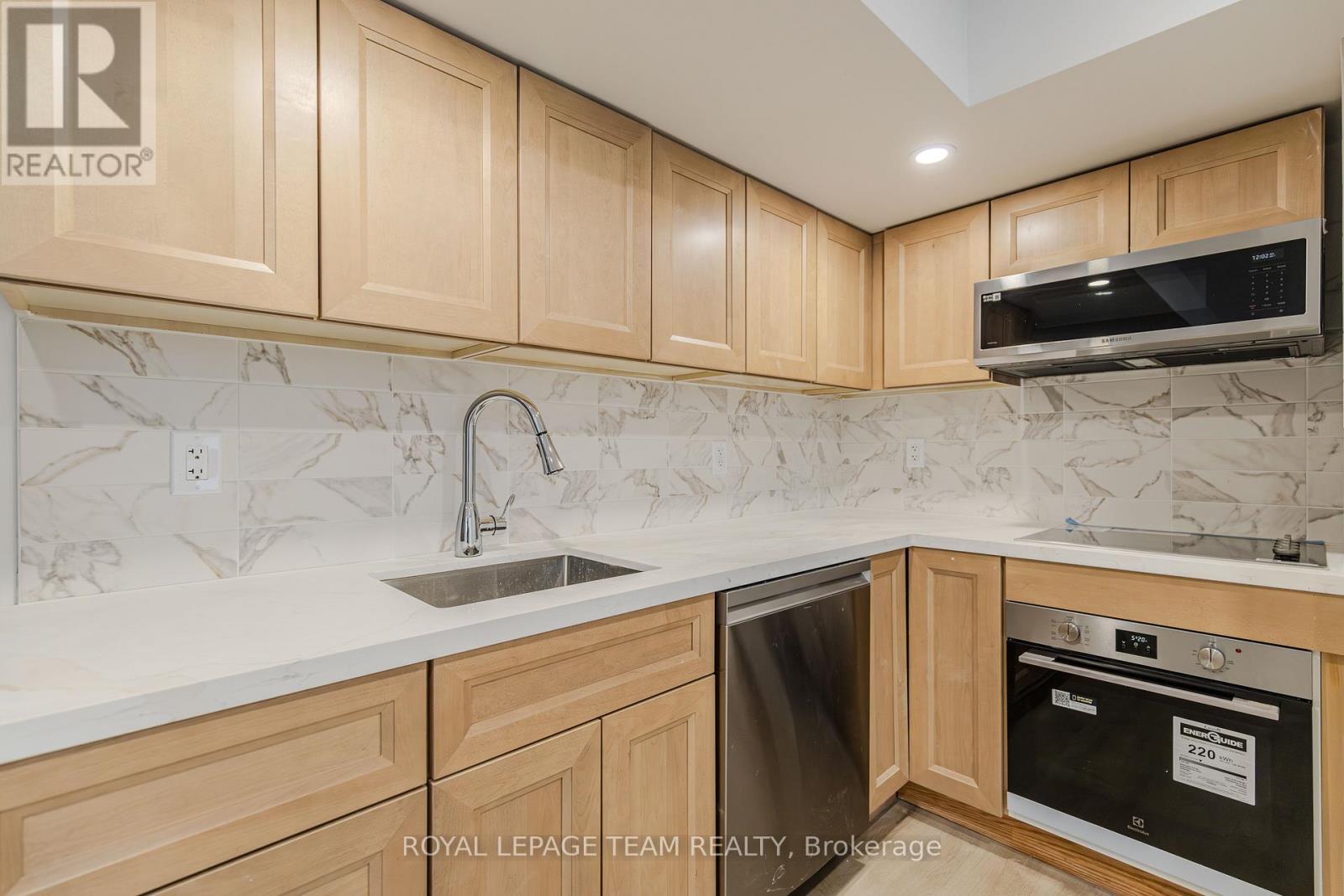 B - 142 Lumen Place, Ottawa, ON