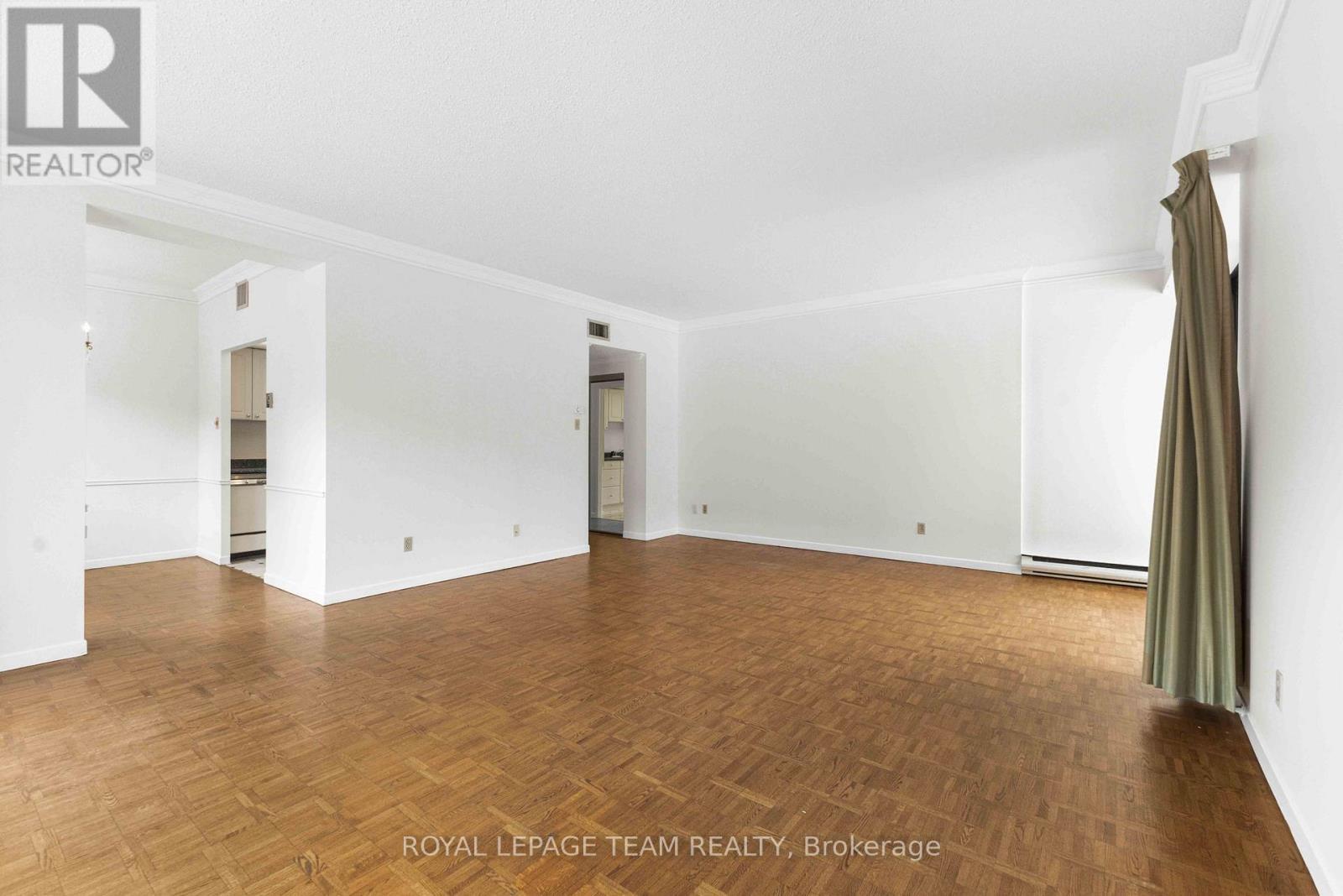 Spacious and bright living room - 101 - 20 The Driveway Drive, Ottawa, ON - Indoor Photo Showing Other Room