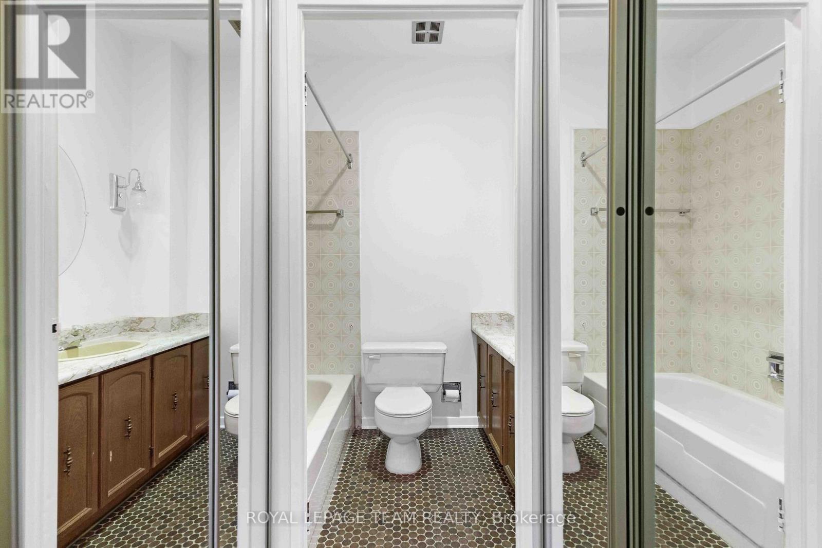 En-suite bathroom - 101 - 20 The Driveway Drive, Ottawa, ON - Indoor Photo Showing Bathroom