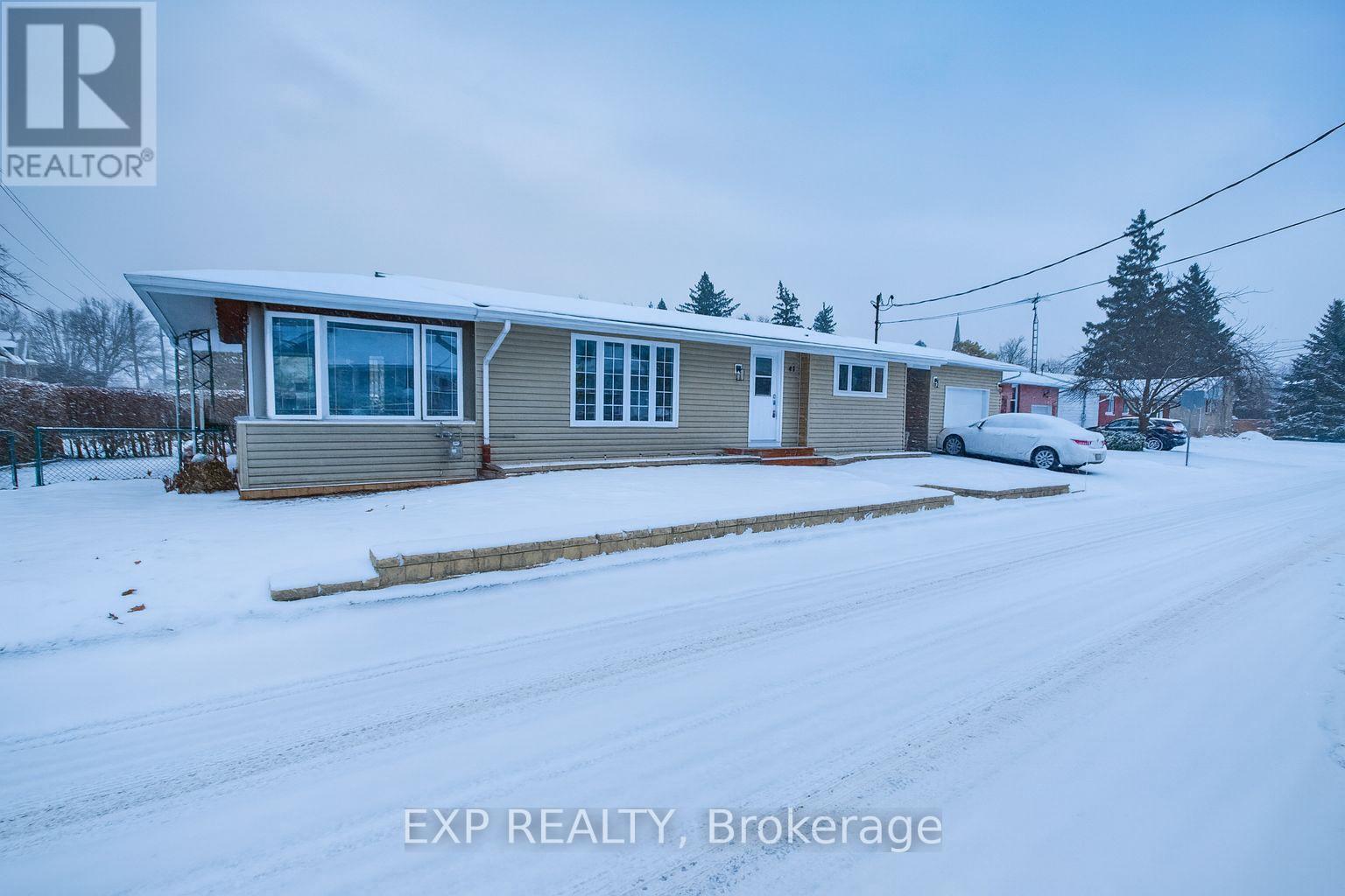 47 Augusta Street, South Dundas, ON - Outdoor