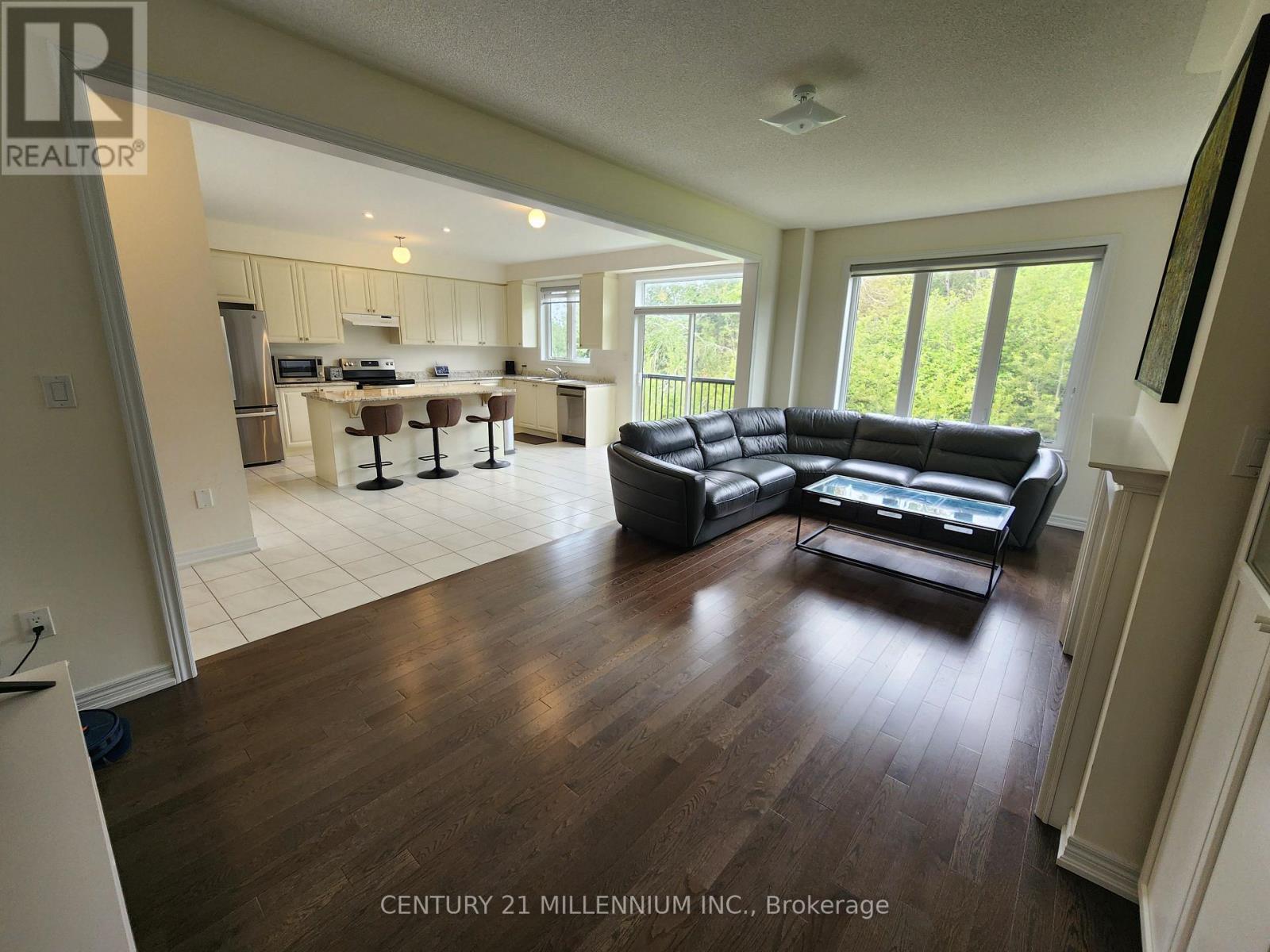 112 Limestone Lane, Shelburne, ON - Indoor Photo Showing Living Room