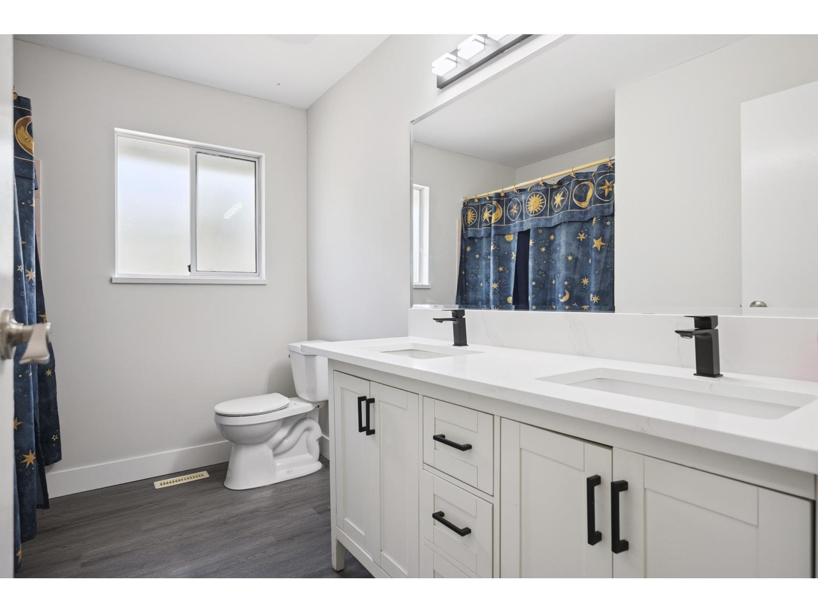 2311 Harper Drive, Abbotsford, BC - Indoor Photo Showing Bathroom