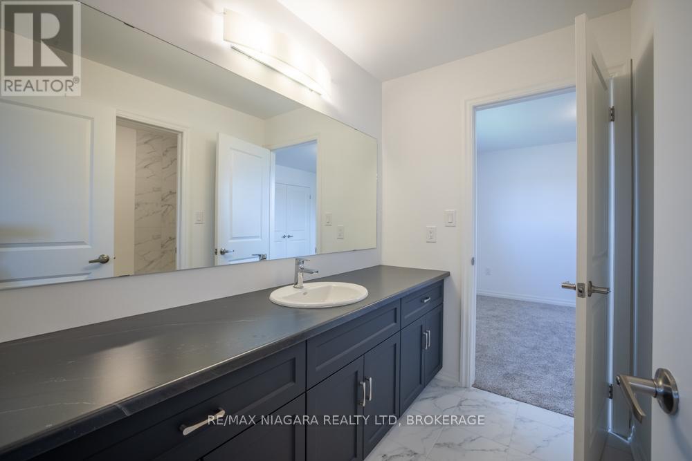 Main - 158 Hillcrest Road, Port Colborne (Main Street), ON - Indoor Photo Showing Bathroom