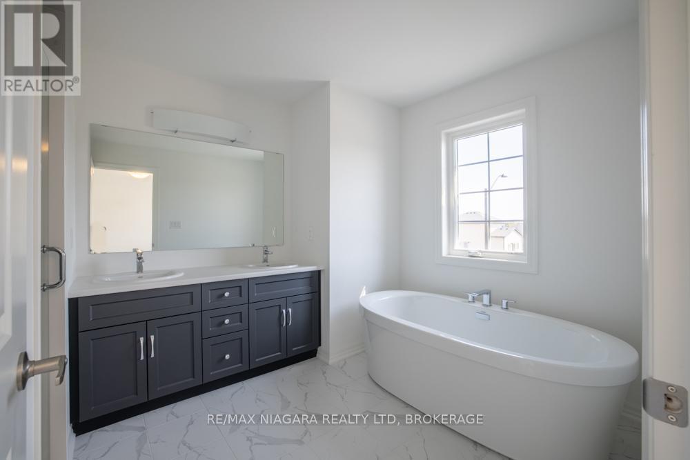 Main - 158 Hillcrest Road, Port Colborne (Main Street), ON - Indoor Photo Showing Bathroom