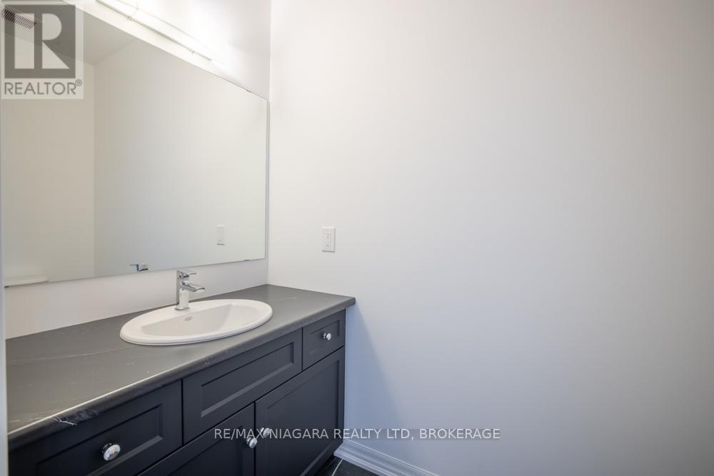 Main - 158 Hillcrest Road, Port Colborne (Main Street), ON - Indoor Photo Showing Bathroom