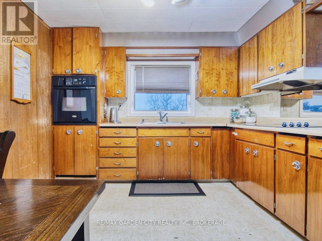 430 Concession 7 Road, Niagara-On-The-Lake (Rural), ON - Indoor Photo Showing Kitchen With Double Sink
