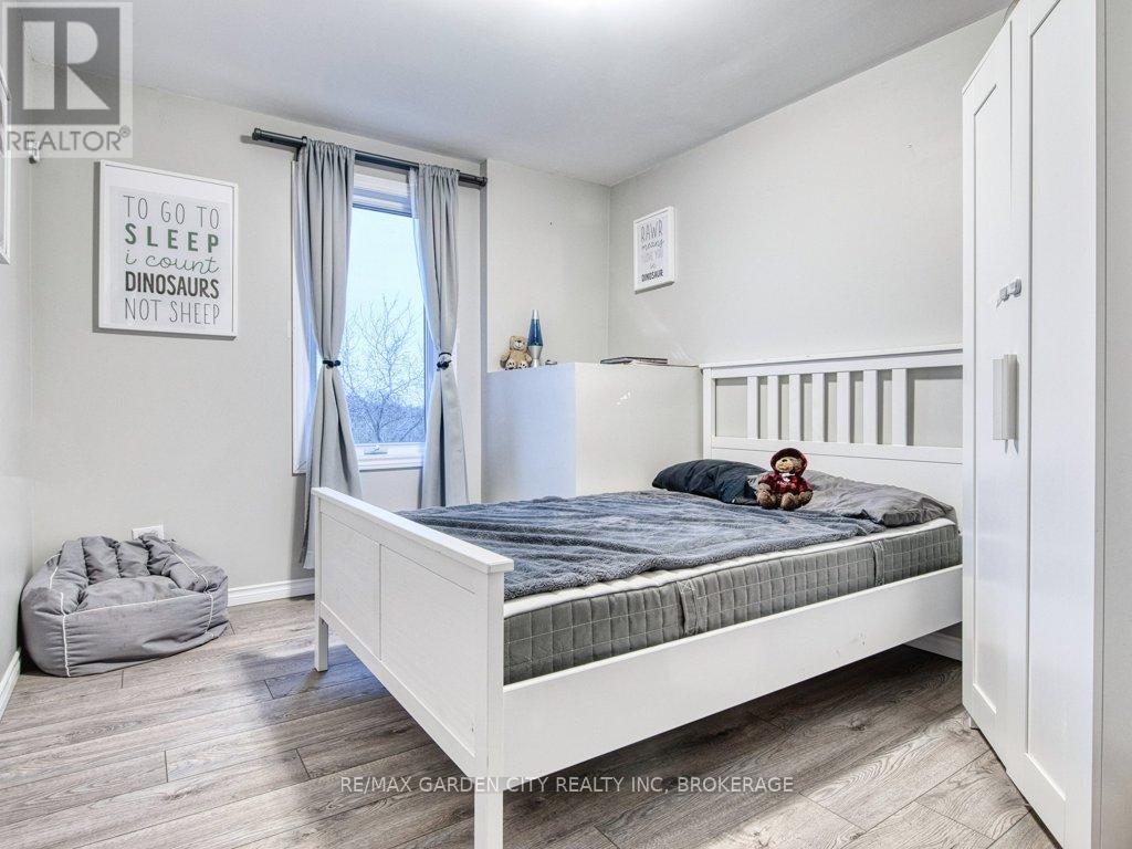 430 Concession 7 Road, Niagara-On-The-Lake (Rural), ON - Indoor Photo Showing Bedroom