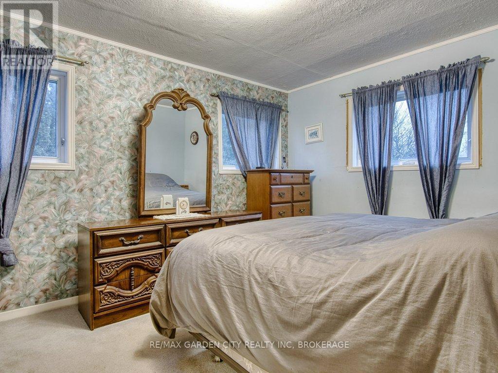 430 Concession 7 Road, Niagara-On-The-Lake (Rural), ON - Indoor Photo Showing Bedroom
