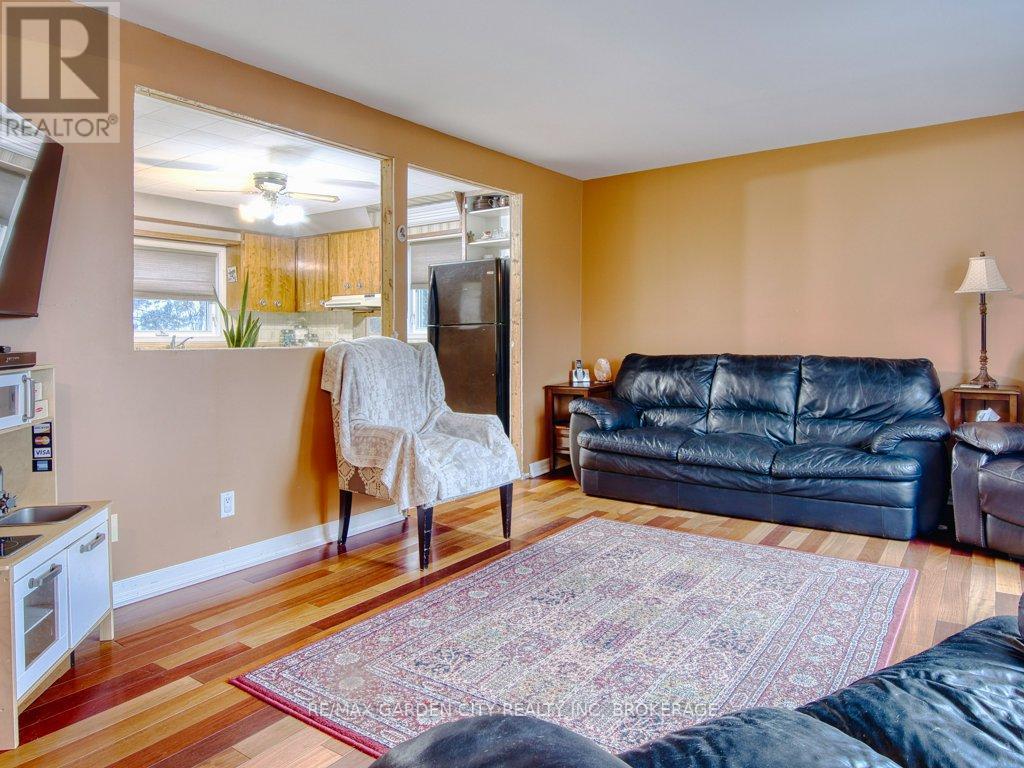 430 Concession 7 Road, Niagara-On-The-Lake (Rural), ON - Indoor Photo Showing Living Room