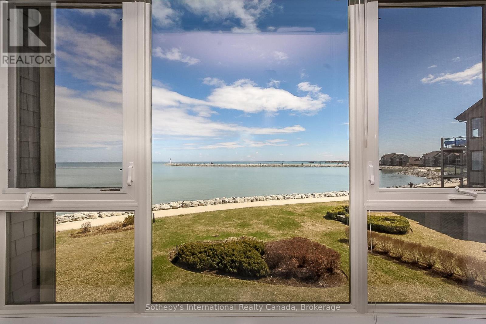 550 Mariners Way, Collingwood, ON - With Body Of Water With View